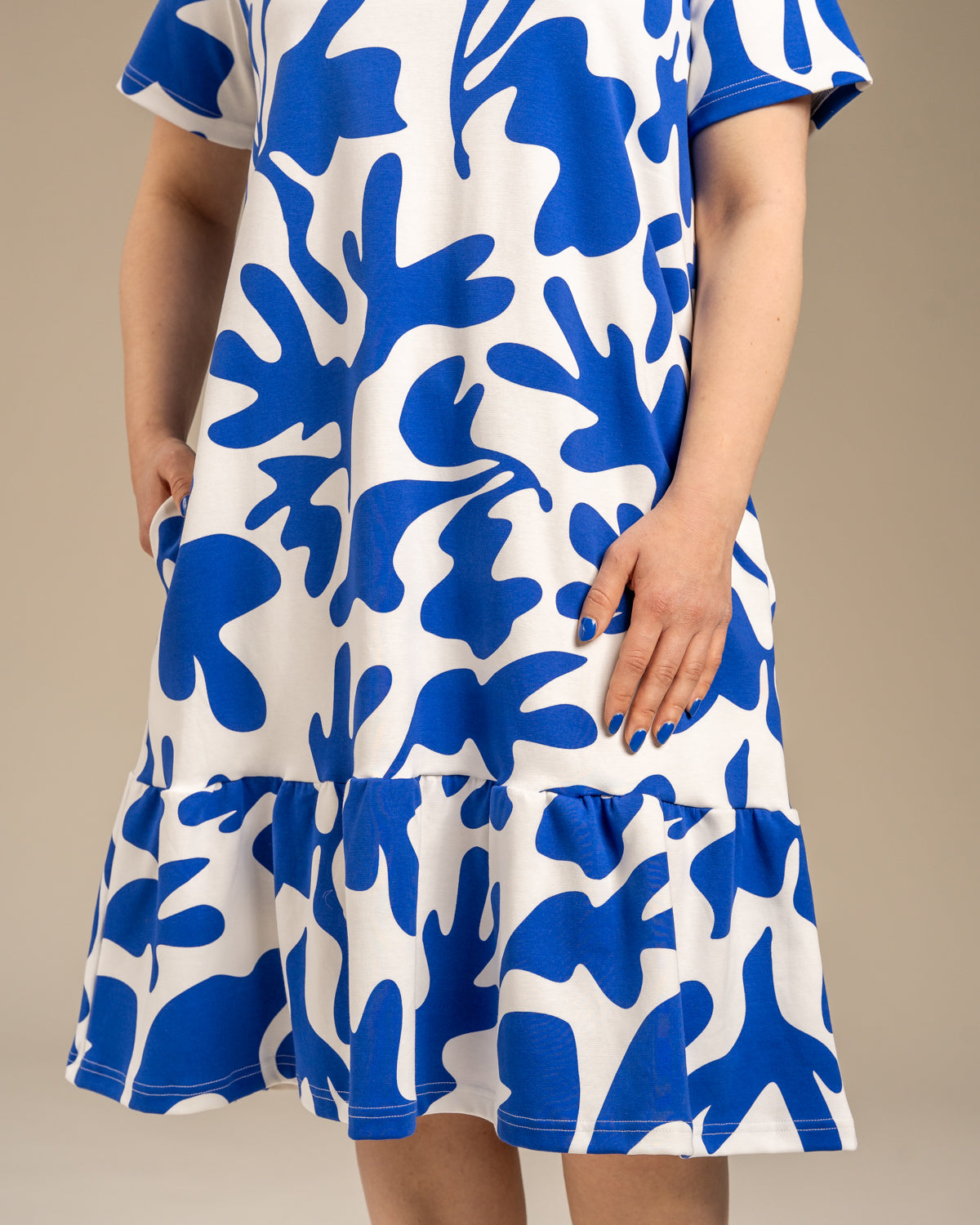 Poimuhelmainen mekko, Como Toive