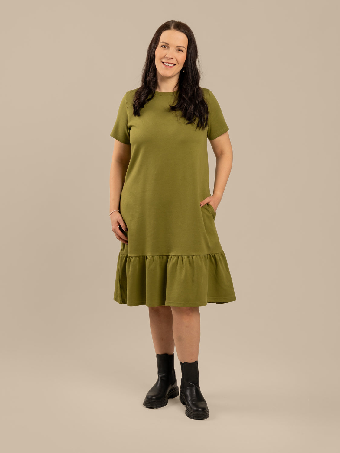 Poimuhelmainen mekko, sammal Toive